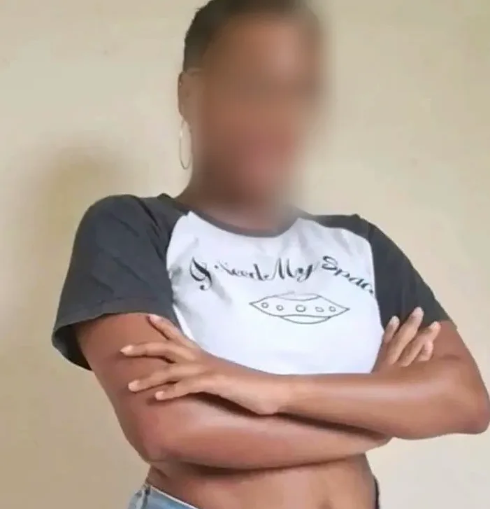 Amira, 27