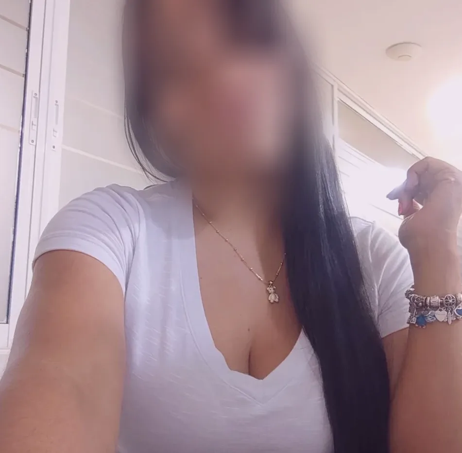 Ewa, 35
