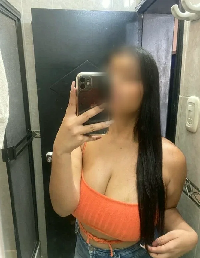 Farah, 29